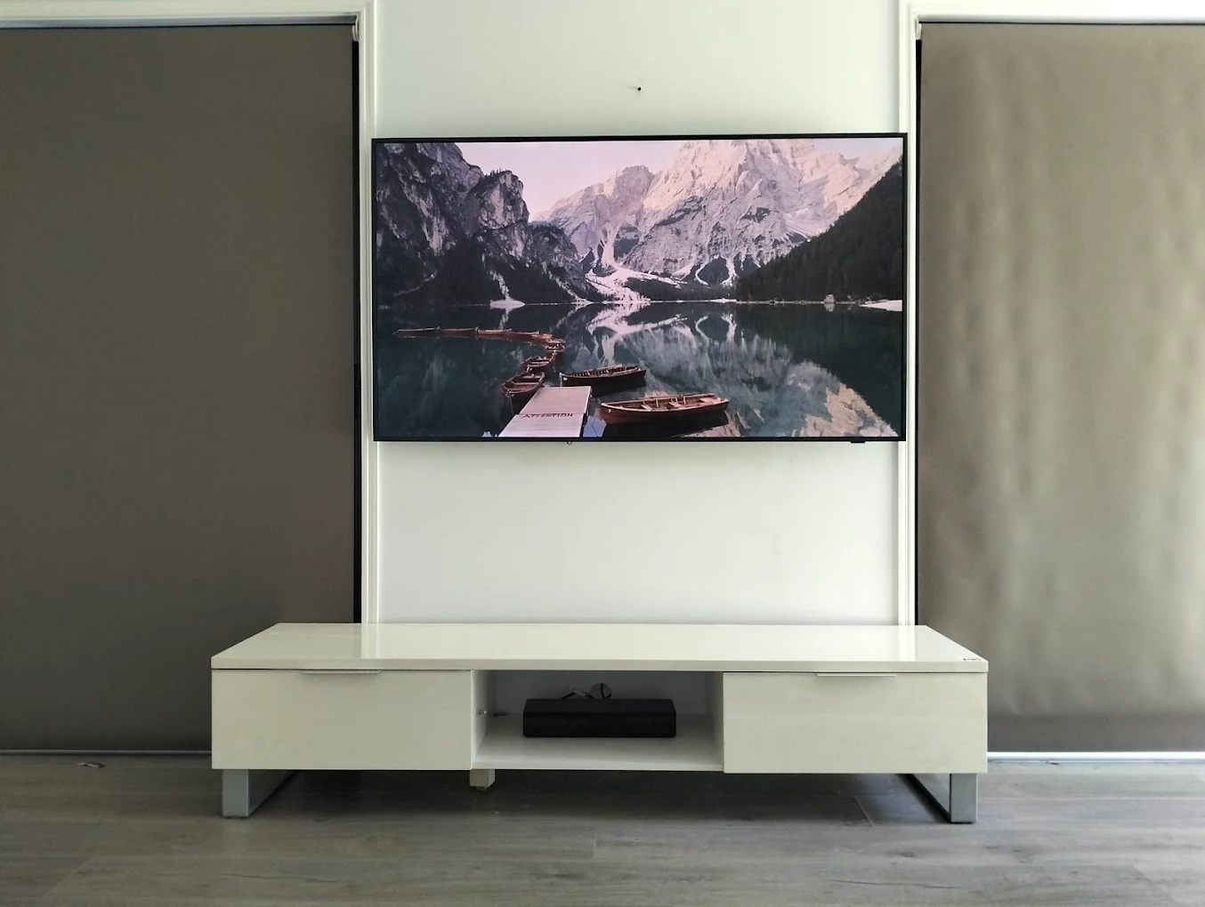 Professionally wall-mounted TV with hidden cables.