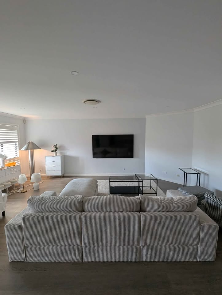 Professionally wall-mounted TV with hidden cables.