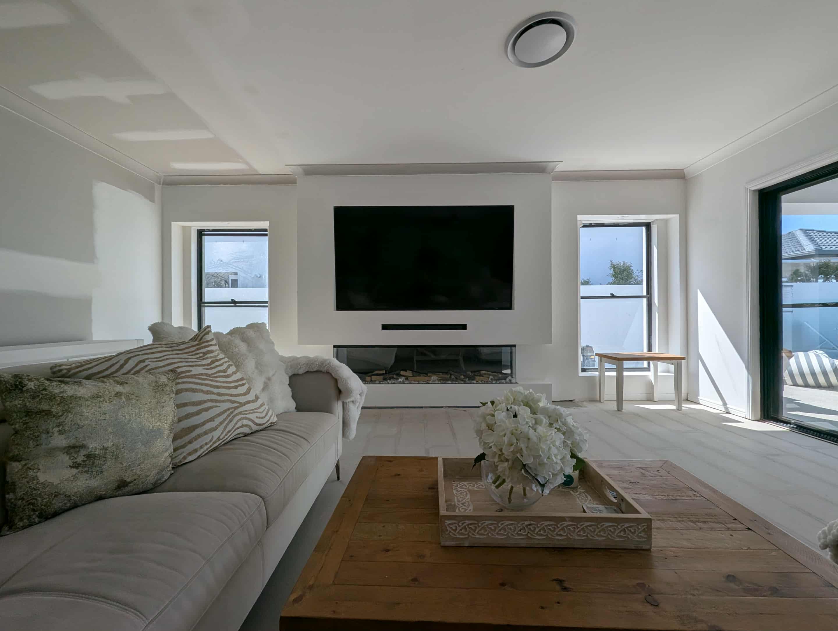 Professionally wall-mounted TV with hidden cables.